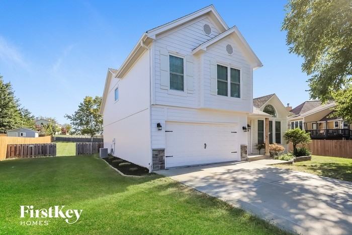 1308 Ne Chowning Dr - Photo 2 of 15