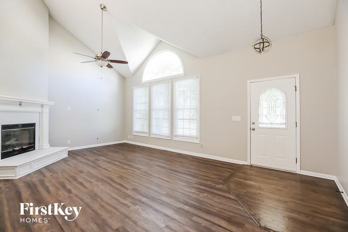 1308 Ne Chowning Dr - Photo 3 of 15
