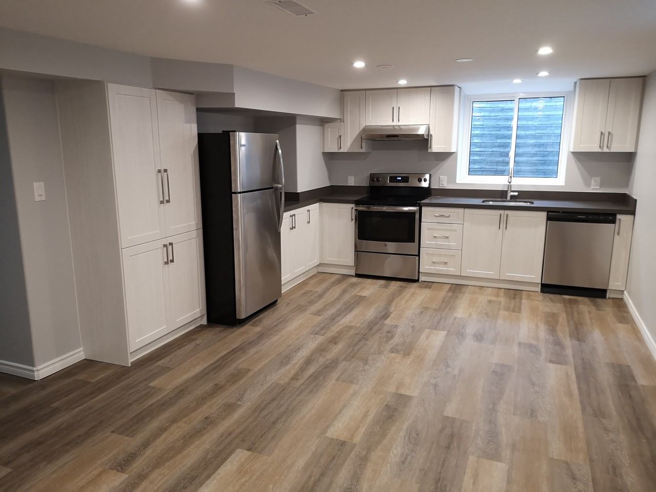 437 Oshawa Boulevard North #2 - Photo 4 of 15