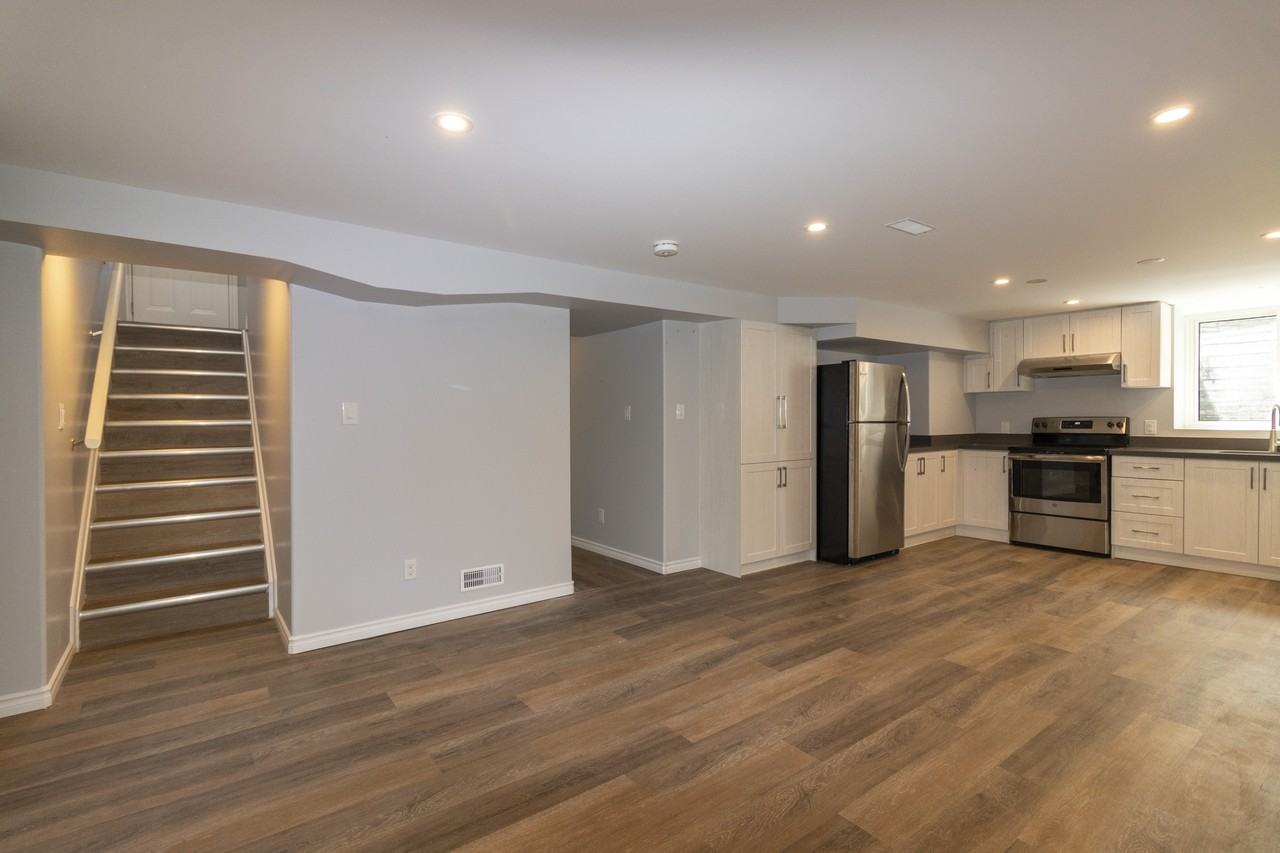 437 Oshawa Boulevard North #2 - Photo 5 of 15