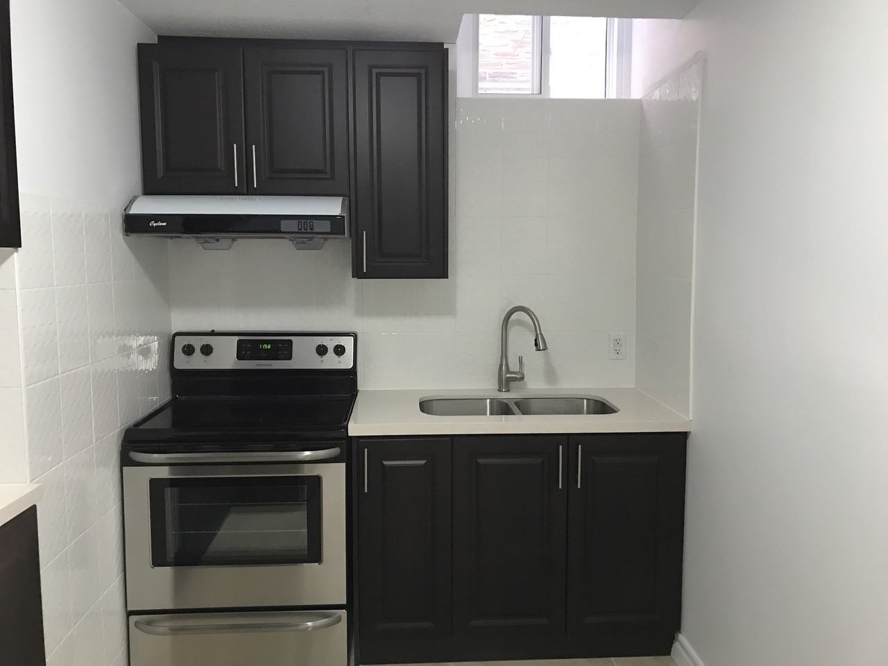 Downtown Spacious Bedroom in 3 bedrooms and 2 bathrooms basement for