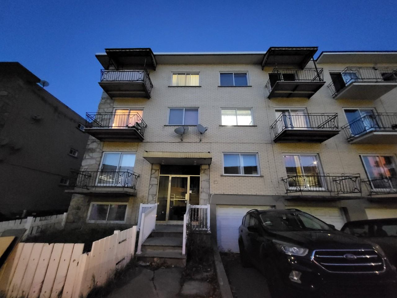 11979 Boulevard Rolland #6 - Photo 2 of 20