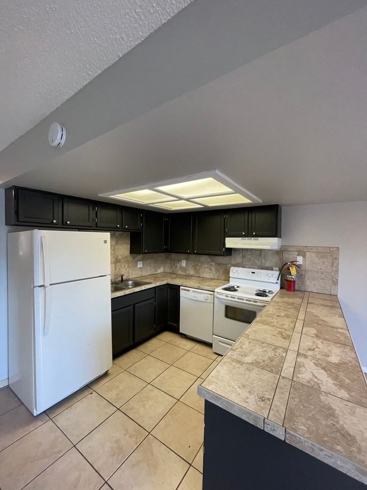 922 Teal Court #922A - Photo 3 of 25