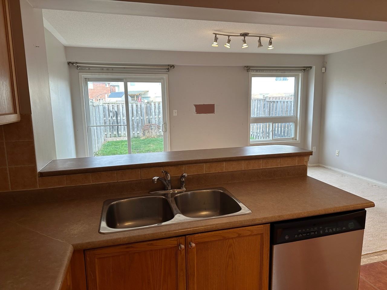 67 Tozer Cres - Photo 3 of 19