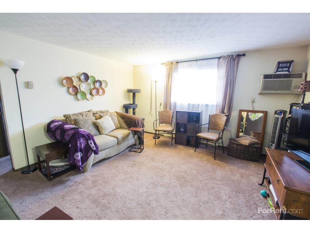 Fountaine DeVille Apartments - Photo 4 of 13