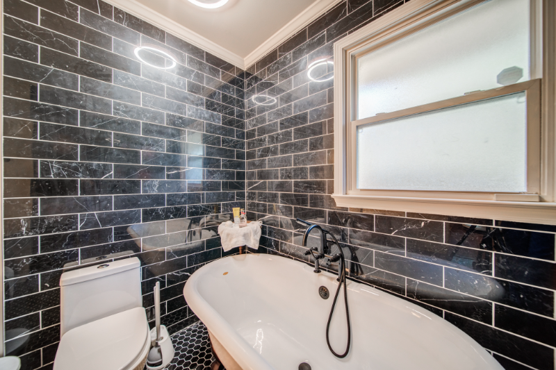 3440 Harding Ave - Photo 3 of 22