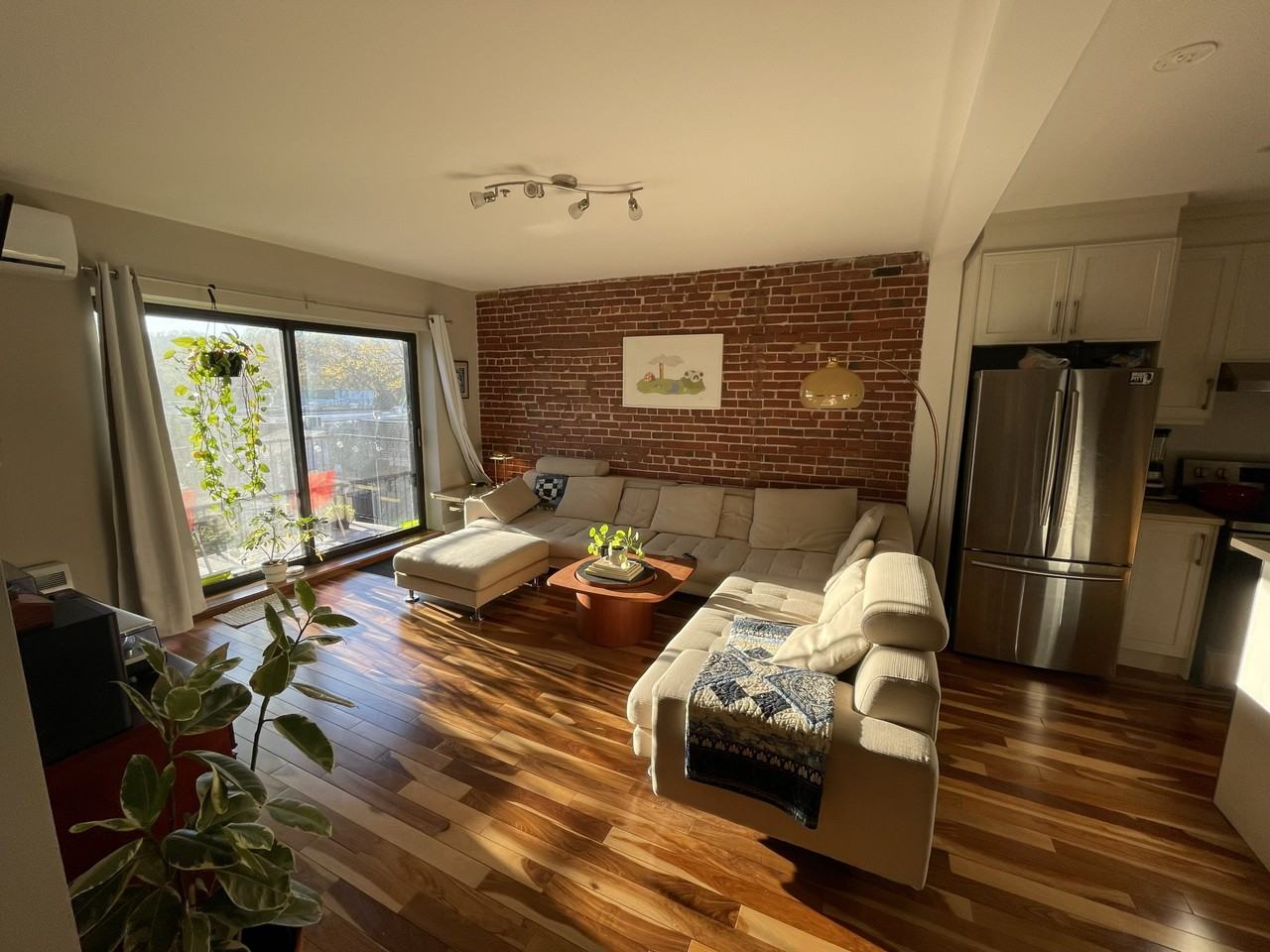 1280 Av Bernard - Photo 2 of 13