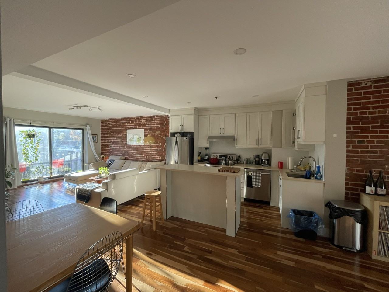 1280 Av Bernard - Photo 3 of 13