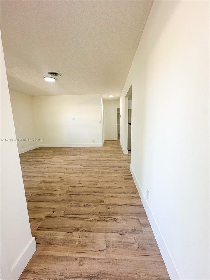 6040 Sw 35th St - Photo 2 of 17