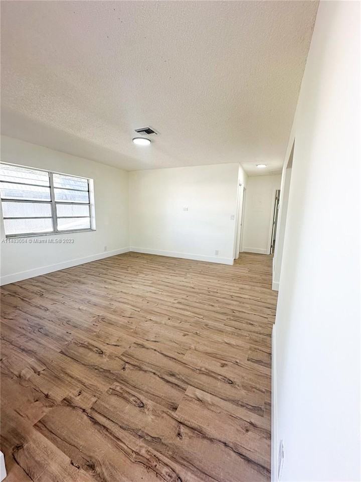 6040 Sw 35th St - Photo 3 of 17