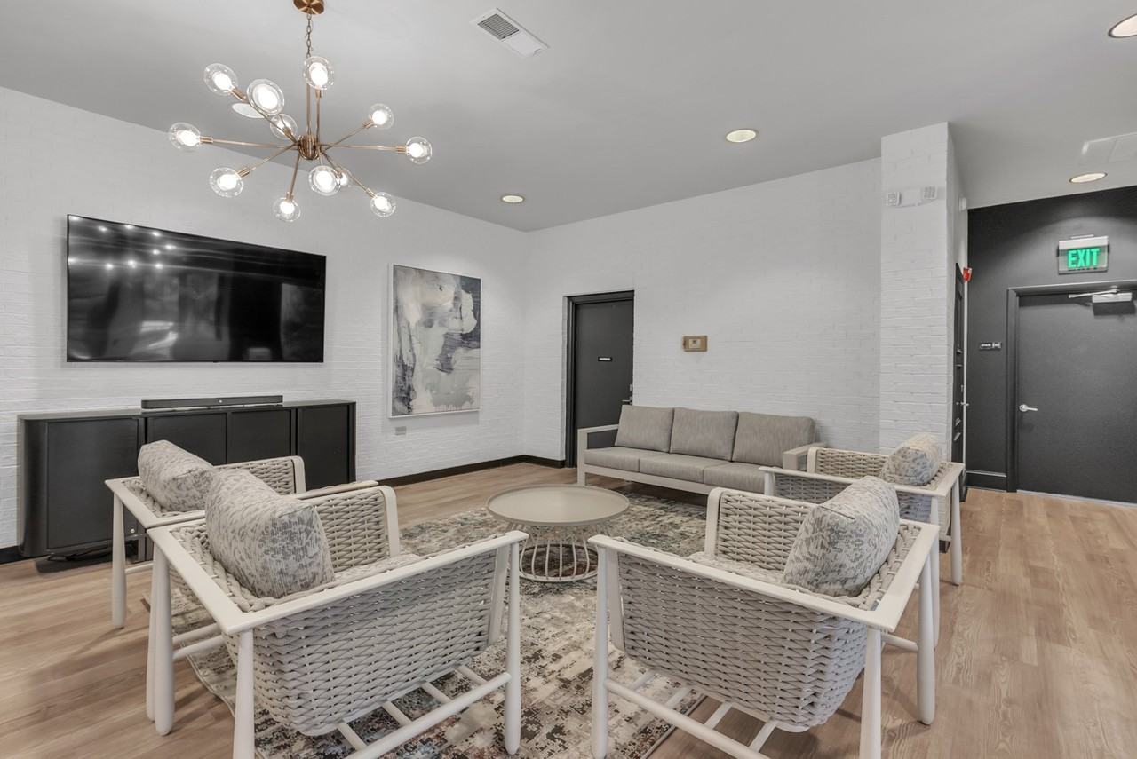 McBee Station Apartments - Photo 6 of 50