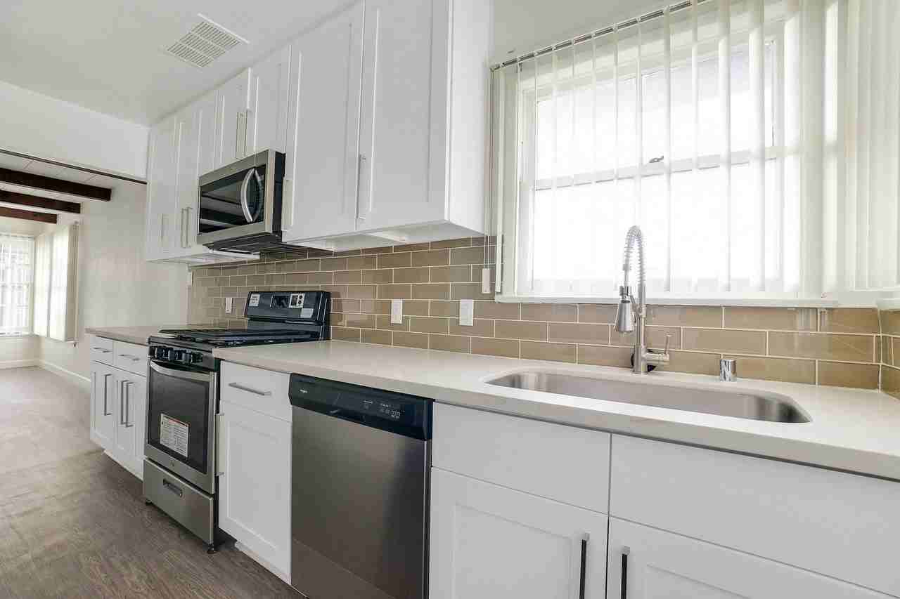 Vantage Apartments - Photo 7 of 17