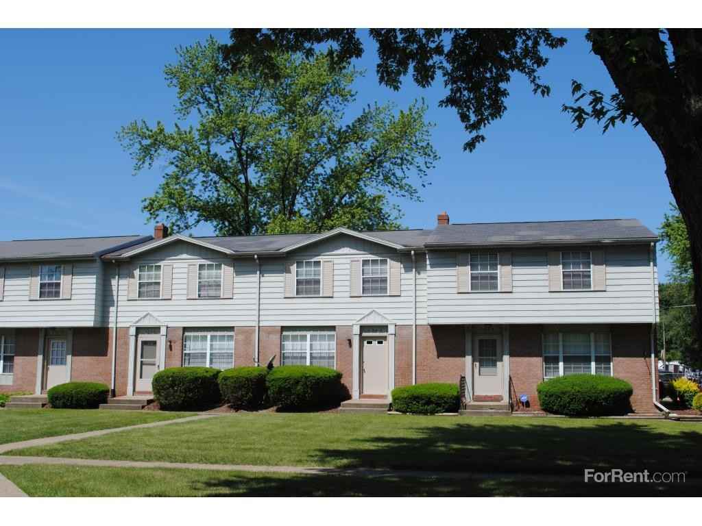 Four Seasons Apartments - Photo 2 of 16