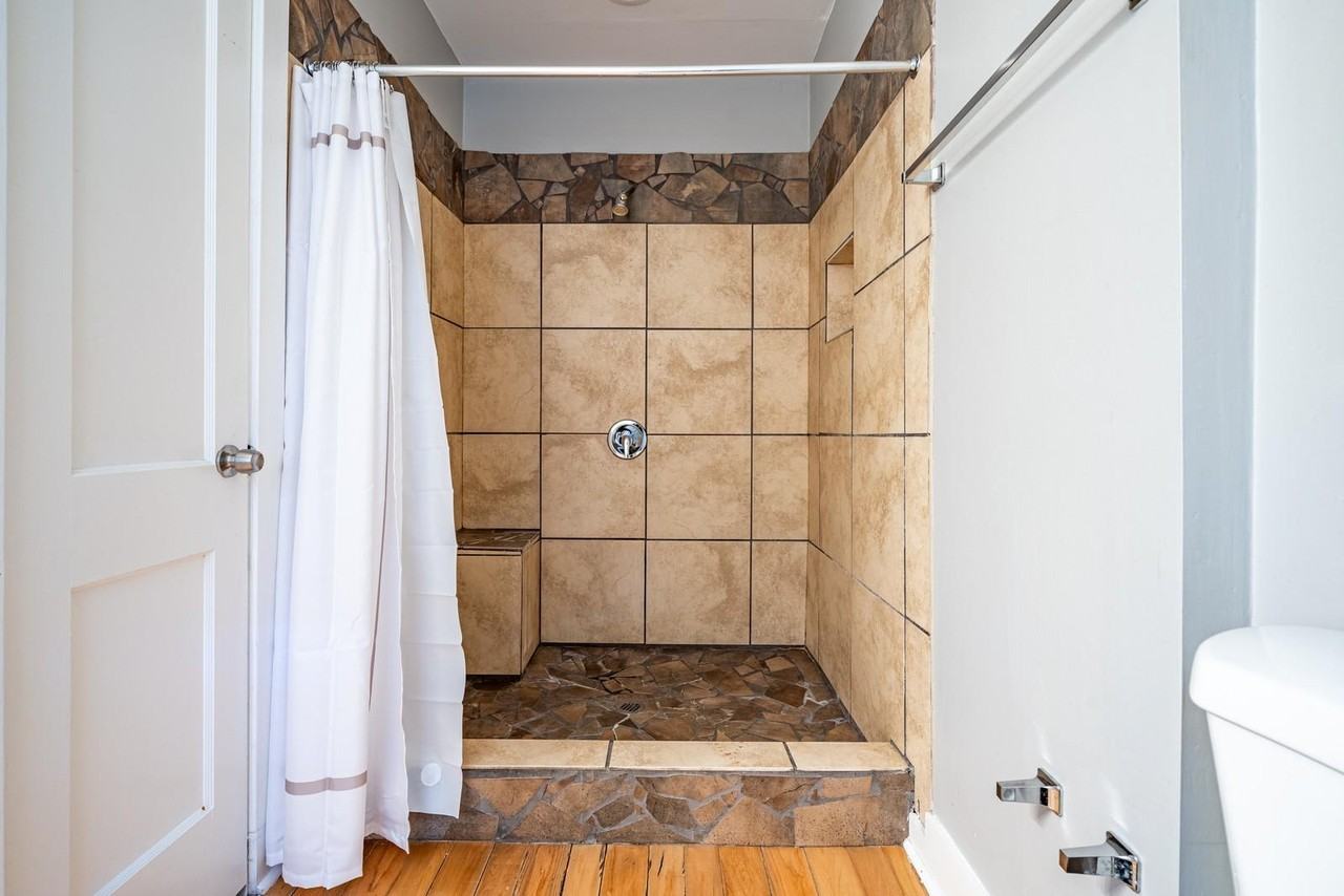 Lee Pl - Photo 2 of 16