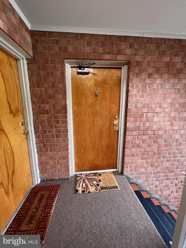 1509 S George Mason Dr - Photo 2 of 9