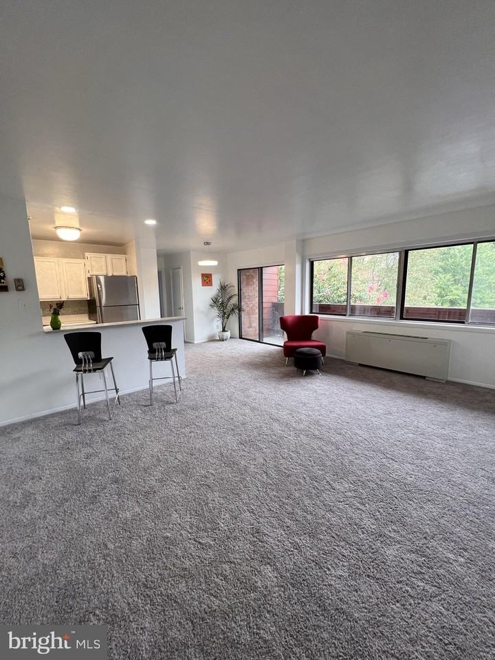 1509 S George Mason Dr - Photo 3 of 9