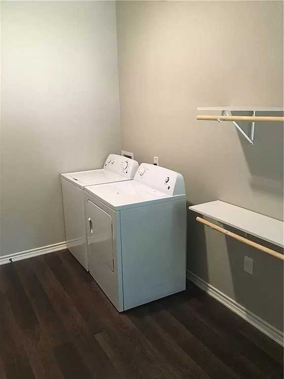 635 N 15th St #B - Photo 5 of 9