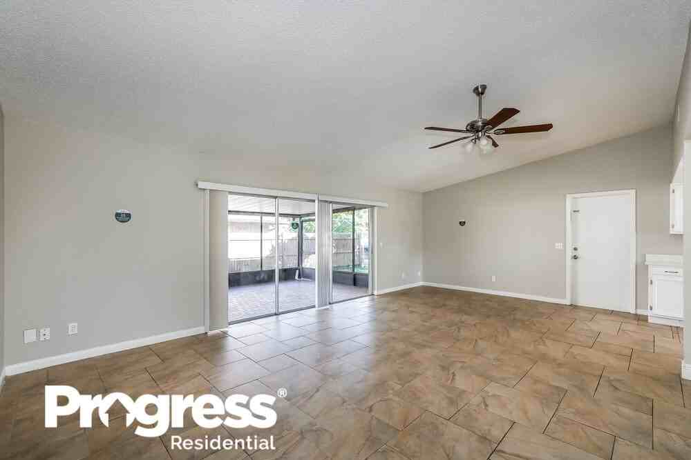 607 Rollingwood Ln - Photo 3 of 16