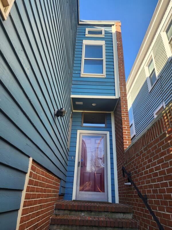 721 Yarmouth St - Photo 2 of 28