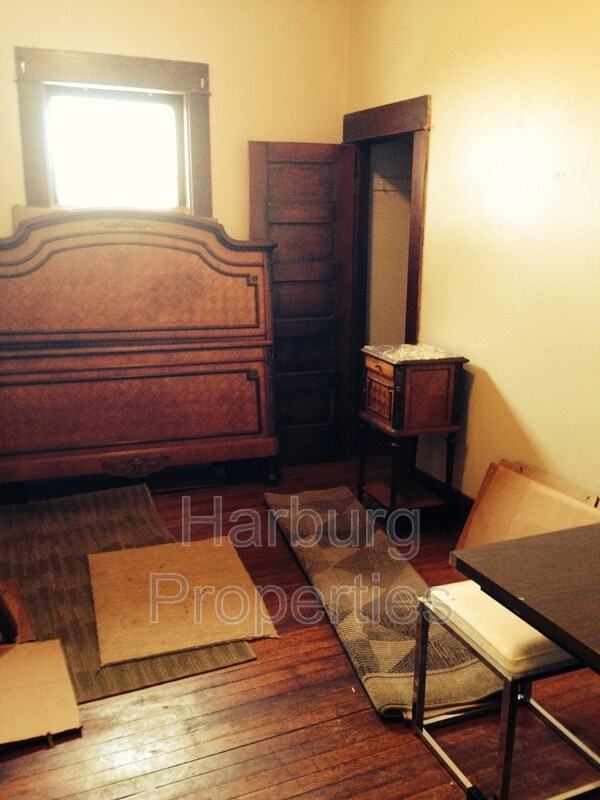 2515 Broadway St - Photo 2 of 9