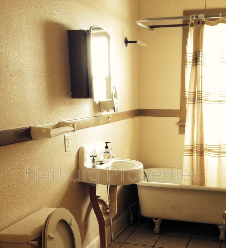 2515 Broadway St - Photo 3 of 9