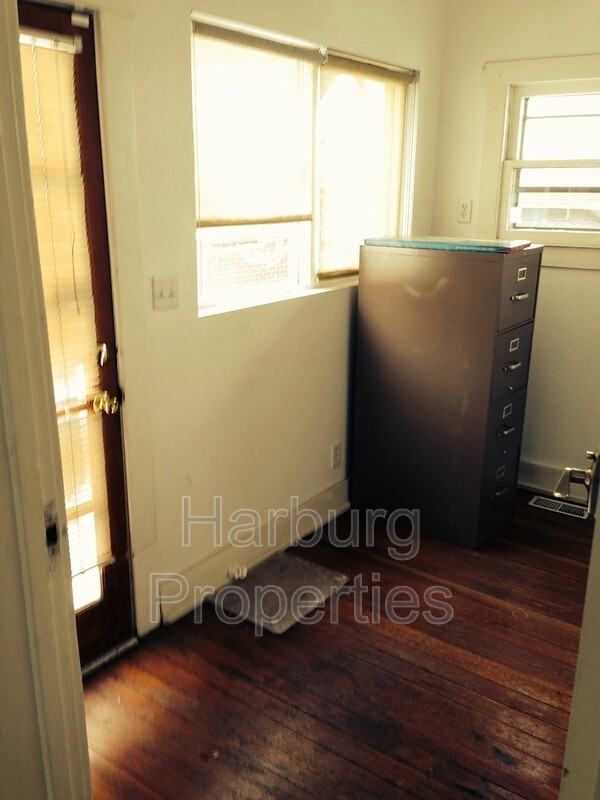 2515 Broadway St - Photo 4 of 9