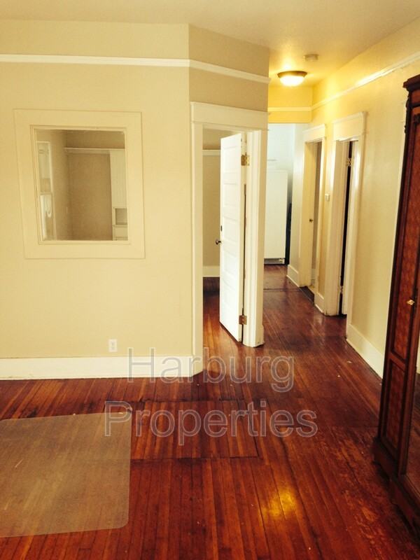 2515 Broadway St - Photo 6 of 9