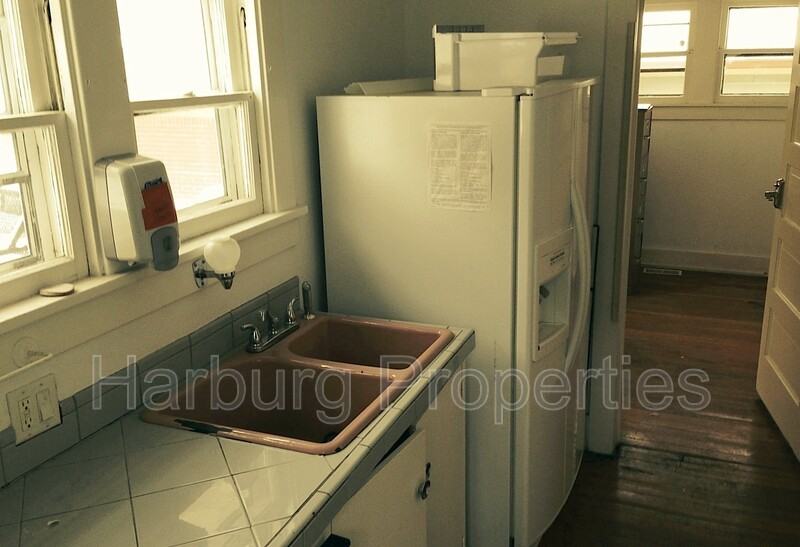 2515 Broadway St - Photo 7 of 9