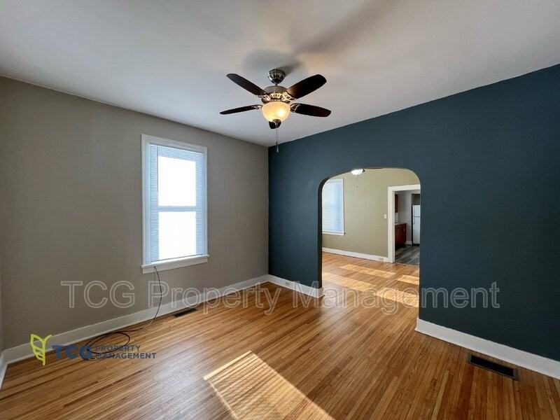 809 Sycamore St - Photo 2 of 9