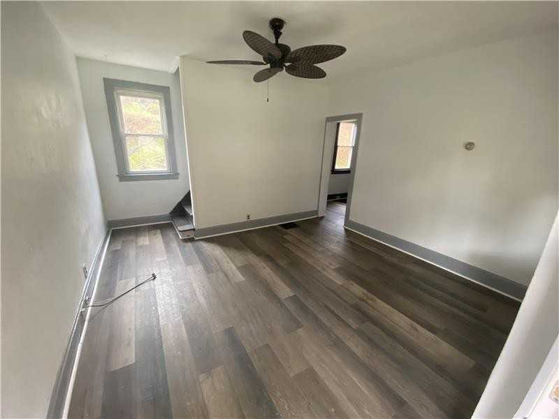 1216 Lincoln Ave - Photo 3 of 8