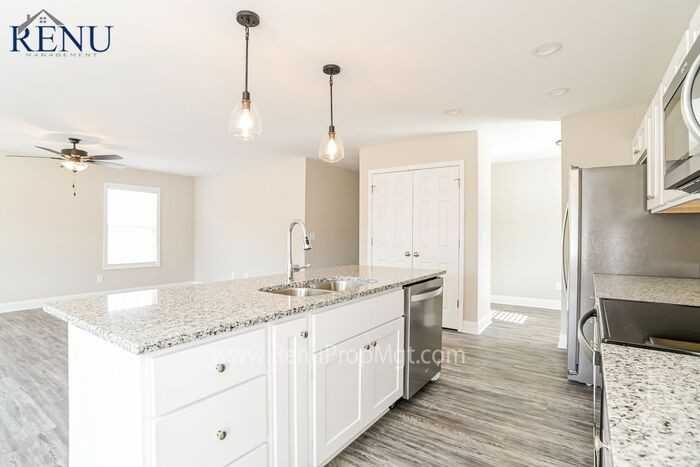 879 Furr St - Photo 3 of 17