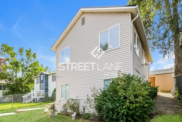 1850 W Mosier Pl - Photo 2 of 16