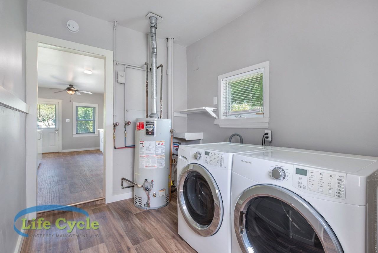 1314 Beechwood St Ne #1 - Photo 7 of 21