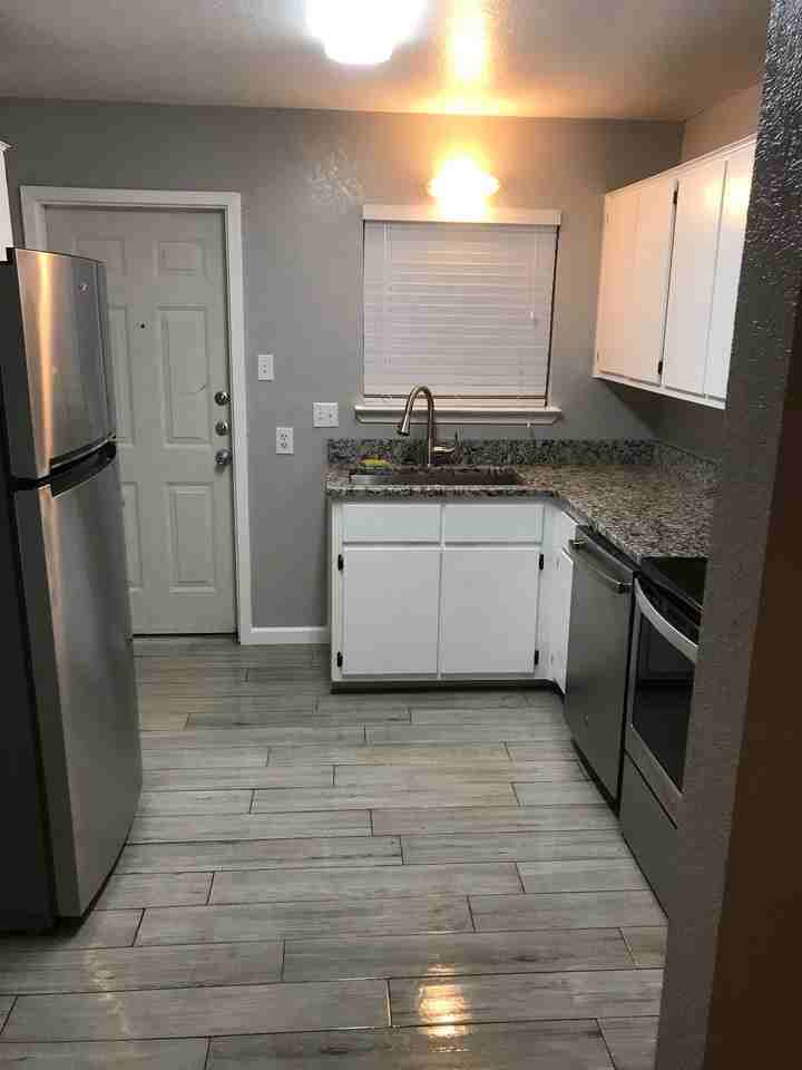 1610 Poage - 1612 #1612 - Photo 2 of 11