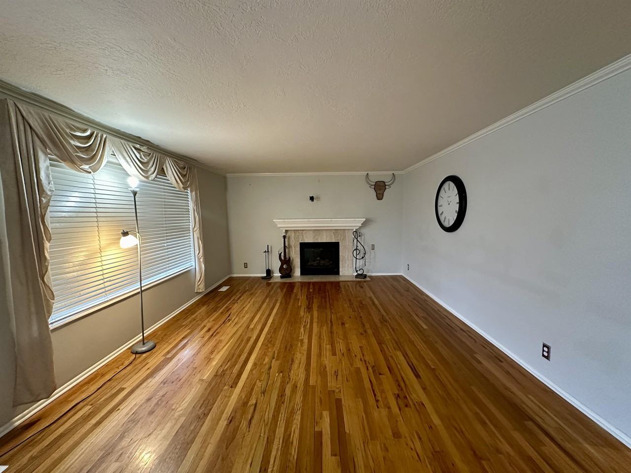 3560 S Cochise Dr #1 - Photo 3 of 22