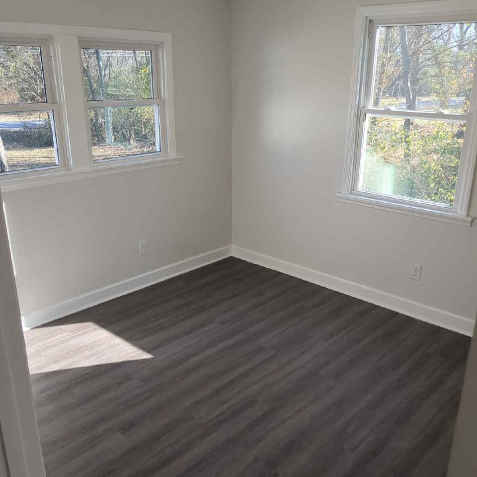 940 Colfax Dr #1 - Photo 3 of 6