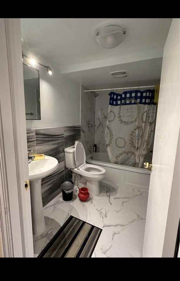 65 Vanbrugh Ave - Photo 2 of 6