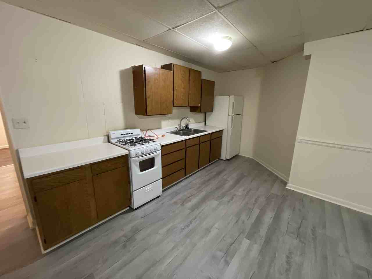 122 W Market St - Photo 3 of 10