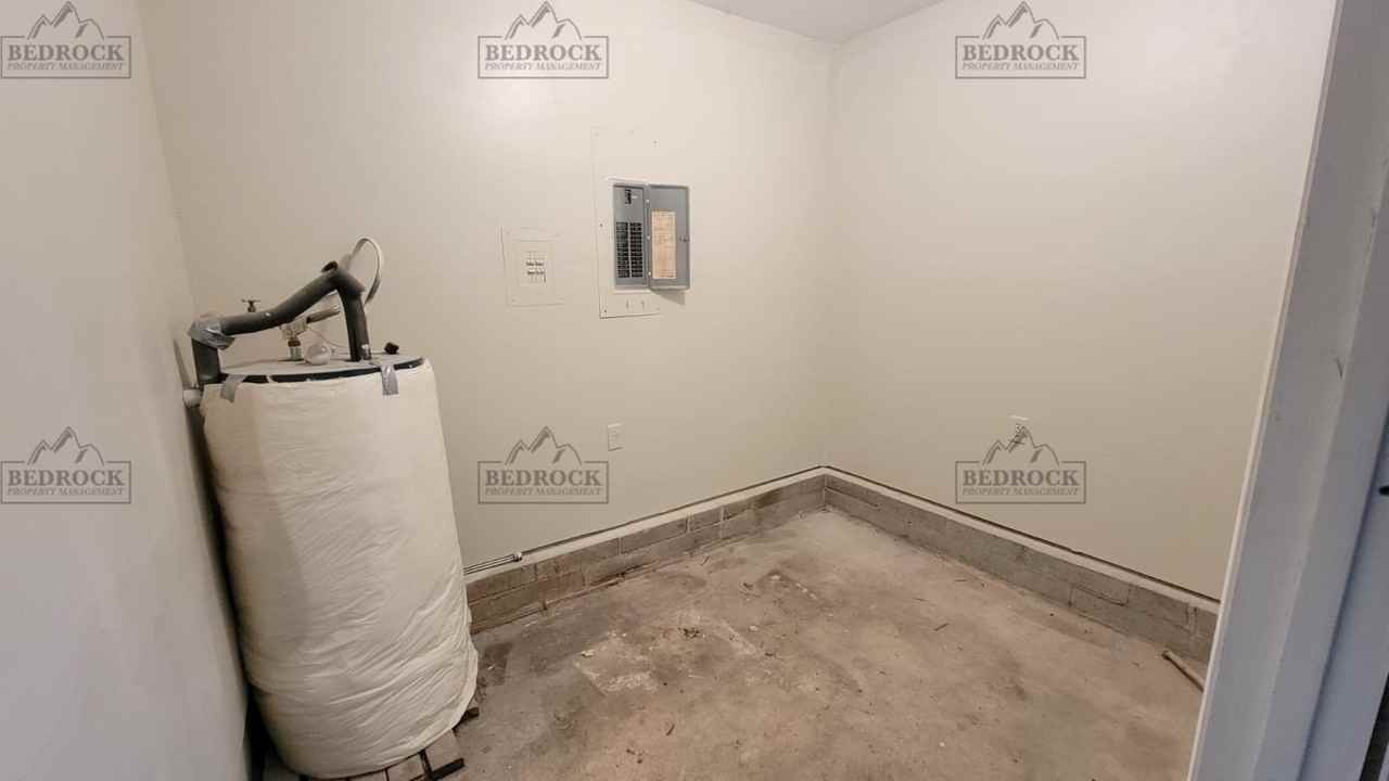 1218 Byron Avenue Southwest #1 - Photo 5 of 10