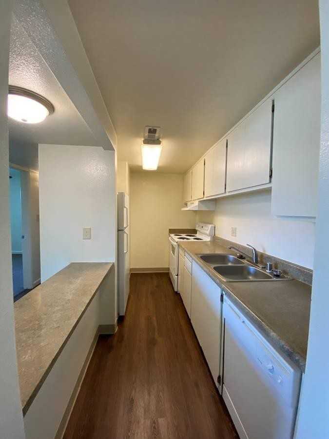 647 West Barstow Avenue - Photo 5 of 8