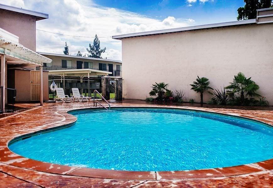 647 West Barstow Avenue - Photo 2 of 8