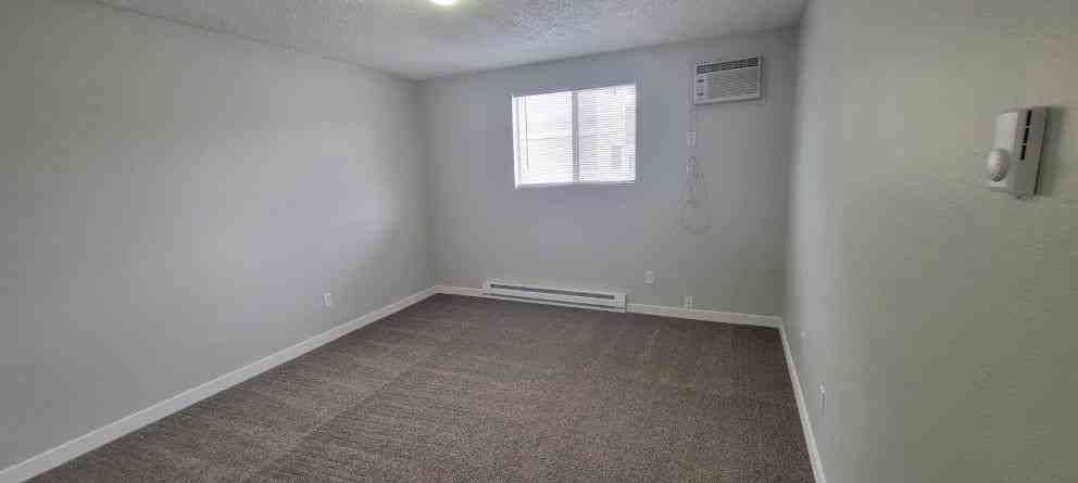 12422 E Mansfield Ave - Photo 7 of 35