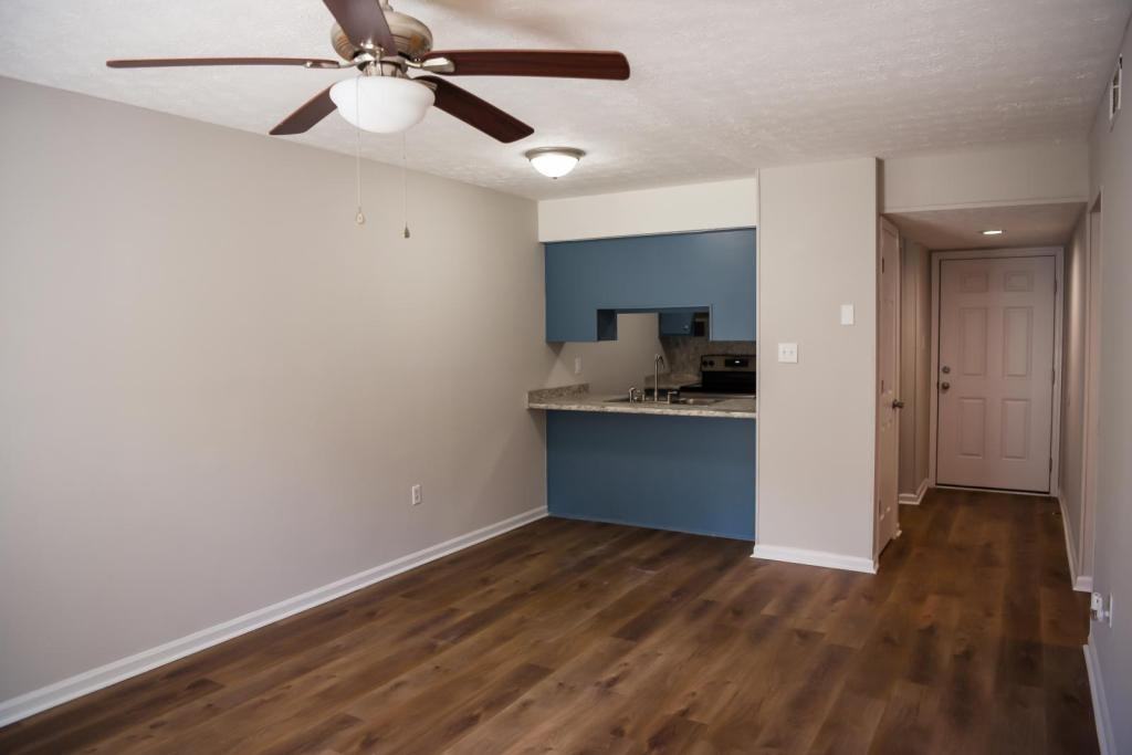 308 E 3rd St - Photo 4 of 4