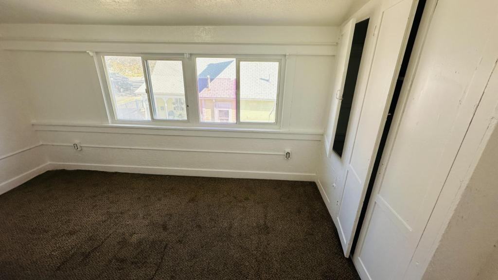 2102 Jefferson Ave - Photo 3 of 4