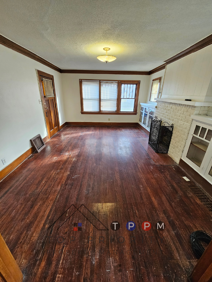 819 Fairview Ave - Photo 3 of 20