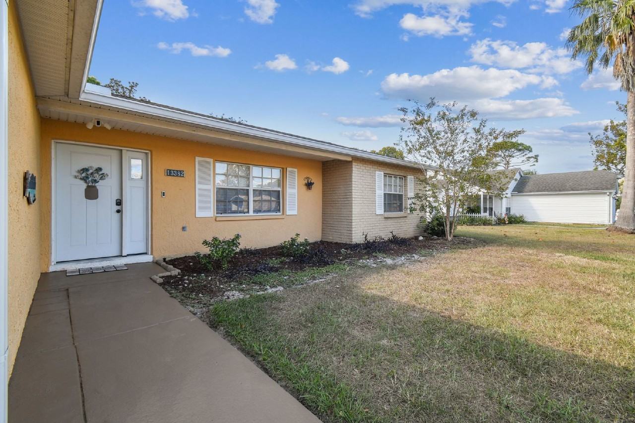 13382 Banyan Rd - Photo 5 of 50