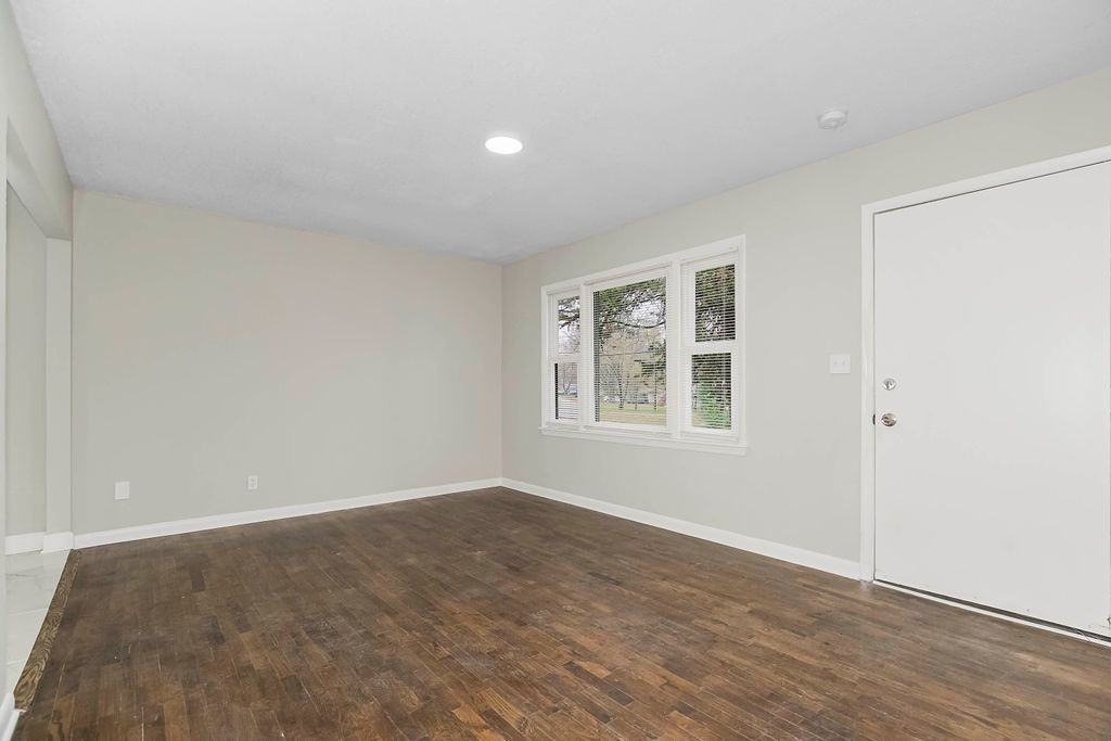 7114 E 107th St - Photo 3 of 28