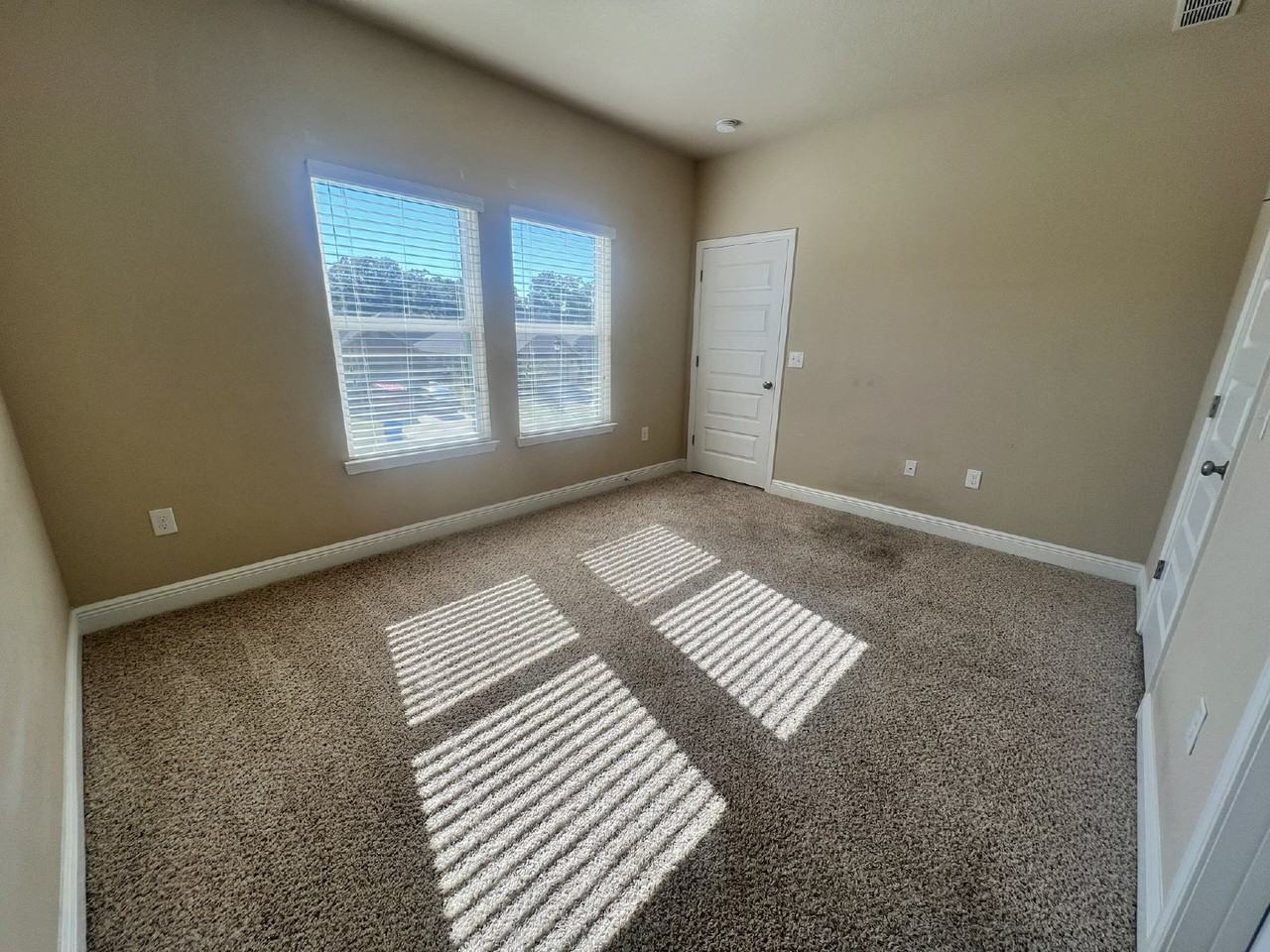 4512 Oak Orchard Cir - Photo 3 of 44