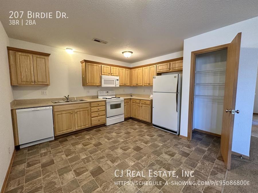 207 Birdie Dr - Photo 3 of 9