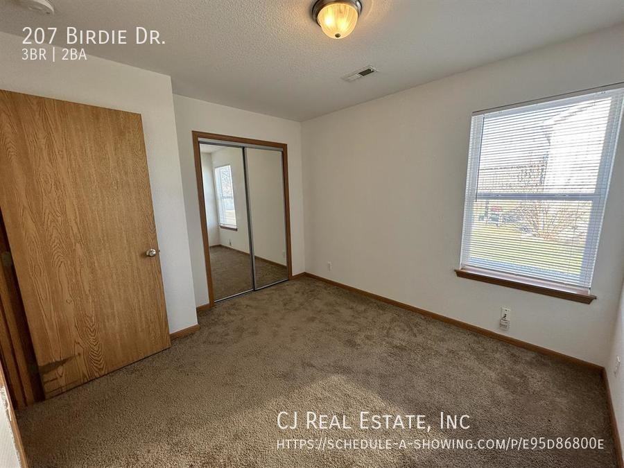 207 Birdie Dr - Photo 4 of 9